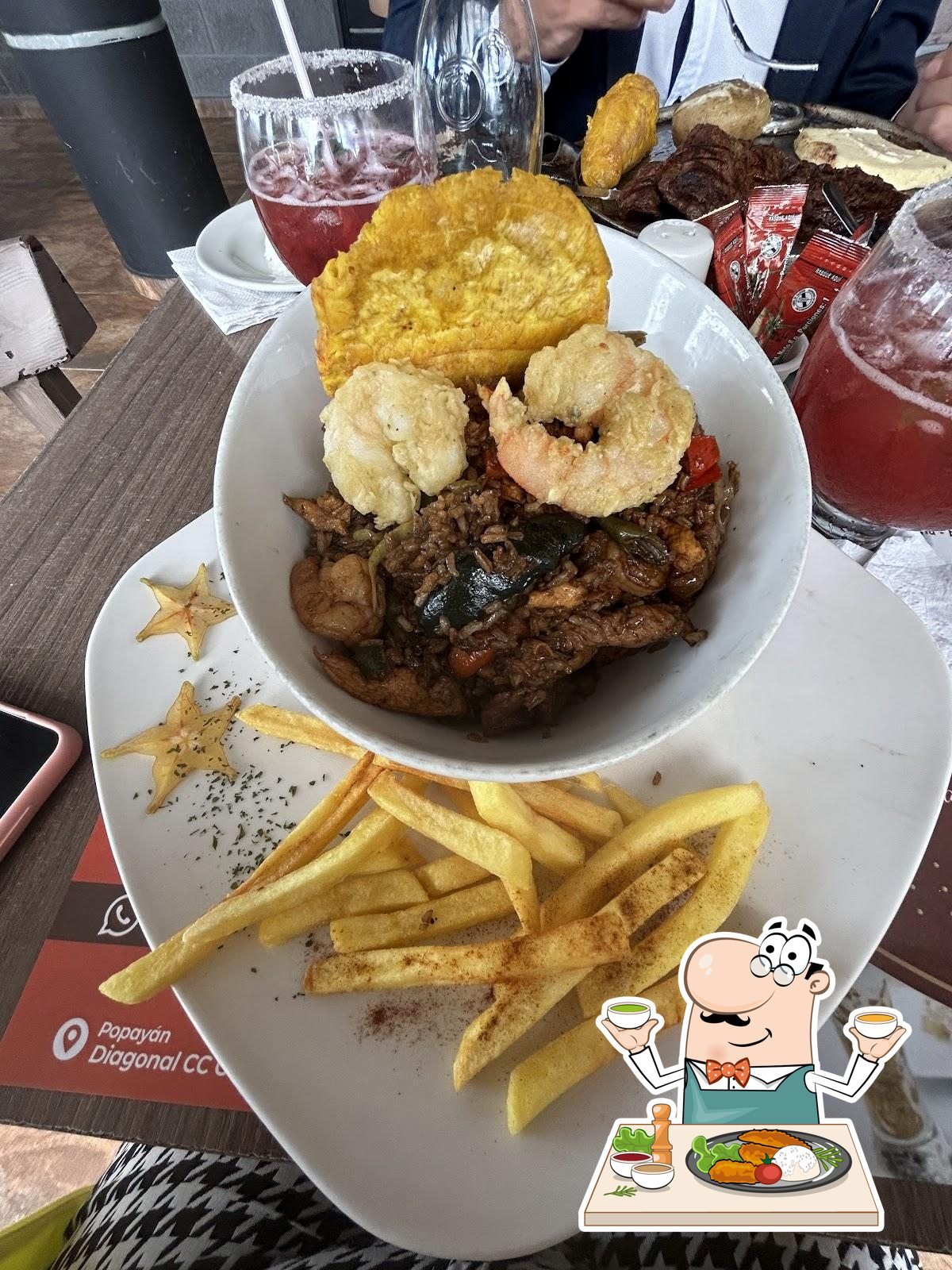 Arroz de mariscos con camarones y papas fritas — plato estrella Carantanta